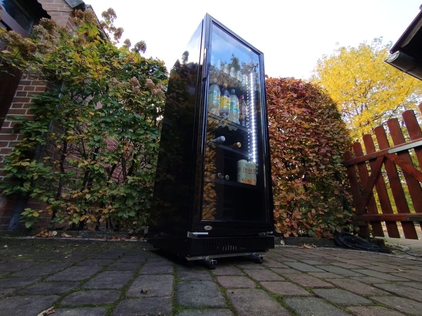 Getränkekühlschrank im Garten
